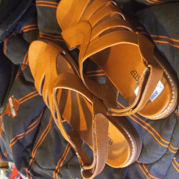 Ladies 10 Medium Flexstep Sandals - Picture 4 of 7